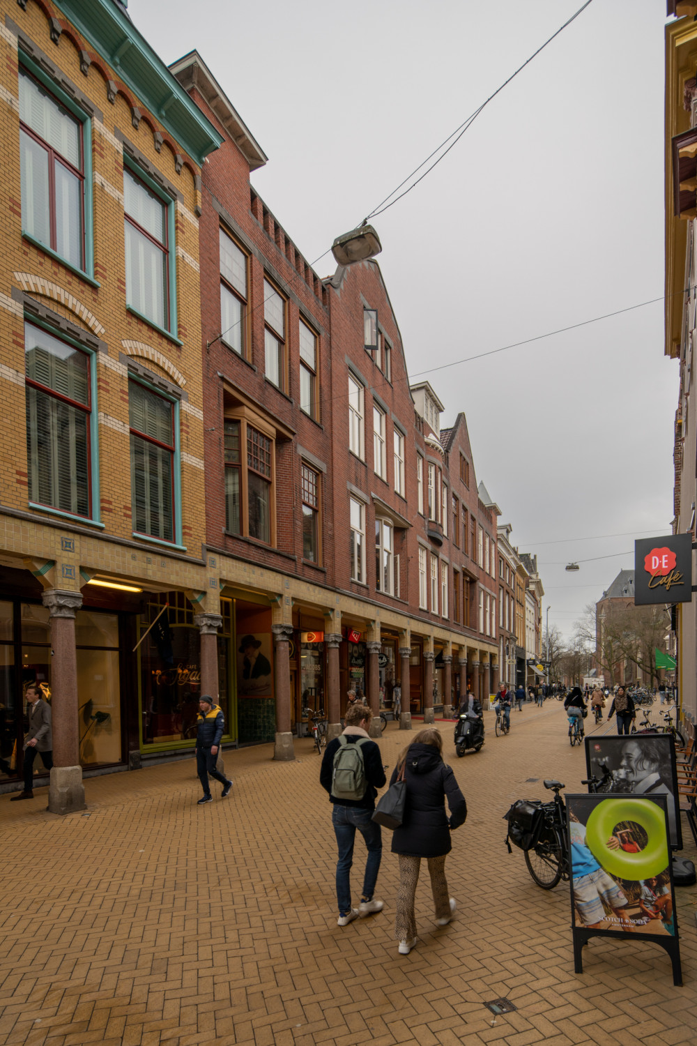 Winkelgalerij met bovenwoningen